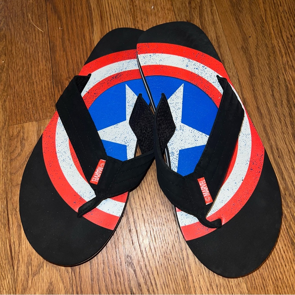 Captain America Flip Flops Men’s size 9-10 like new